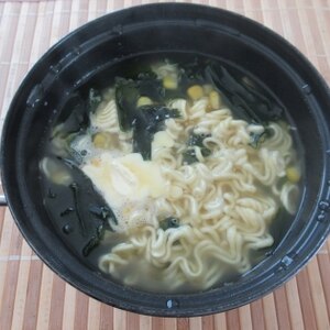 わかめとコーンのバター塩ラーメン